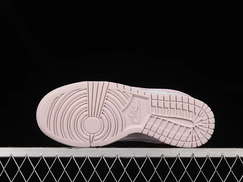 All Categories Nk SB Dunk Series Nk SB Dunk Low Low-top sneakers Cost-effective version Nk Dunk Low "Pink Paisley" Sakura pink SB low-top sports and leisure sneakers FD1449-100